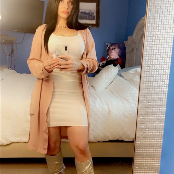 Meet your Posher, Danielle - Picture 4 of 4